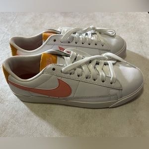 Blazer Low SE Sneaker (Women) - White w Orange and Yellow - size 8.5